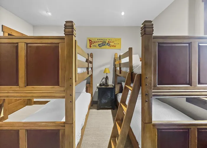 Amazing Pet-Friendly Executive Home, Ski-In Walk-Out - Lr884