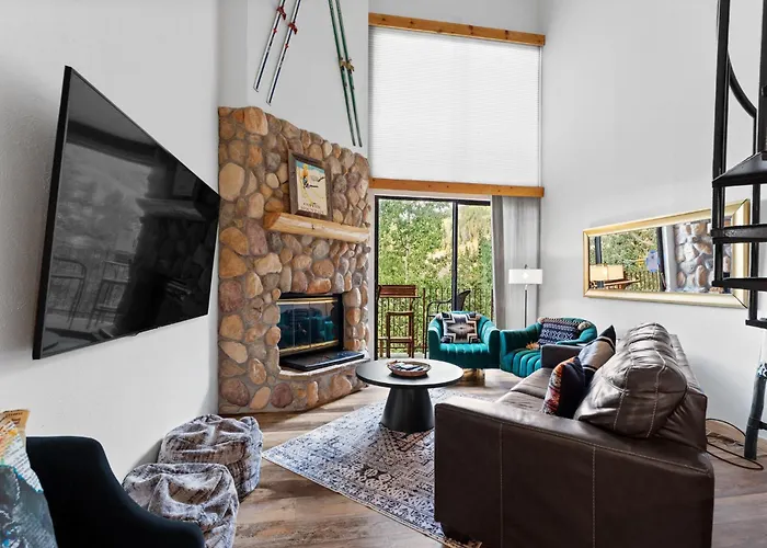 Summit House East #313